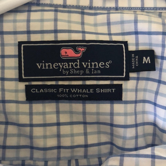 Vineyard Vines button down Size Medium - Picture 4 of 4